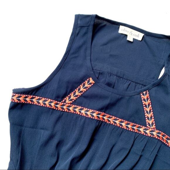 OLIVE & OAK‎ Maxi Dress Size XS Embroiedered Navy Sleeveless Slits - Picture 5 of 8